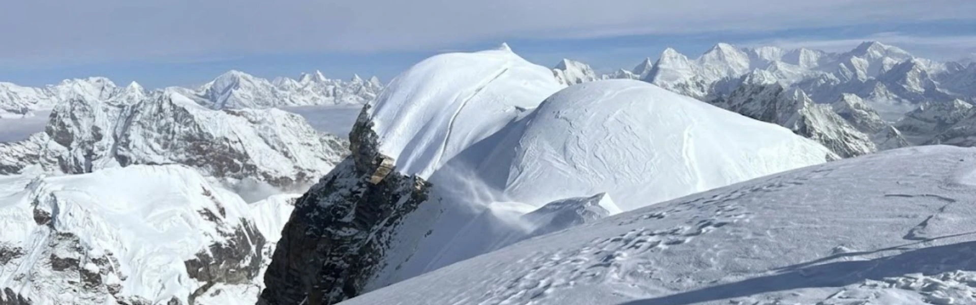 Island Peak vs Mera Peak