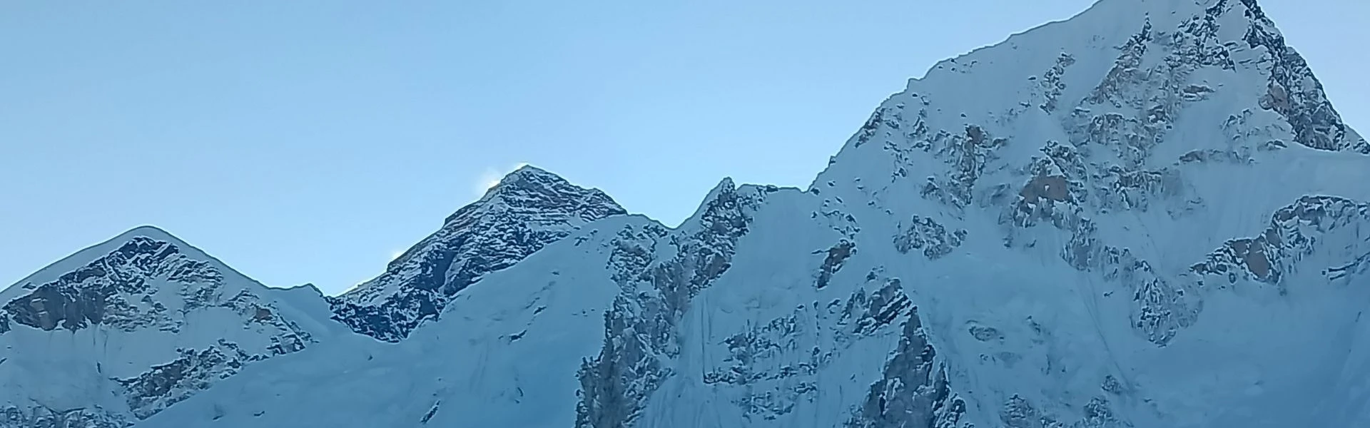 Everest Base Camp Trek vs Everest Helicopter Tour