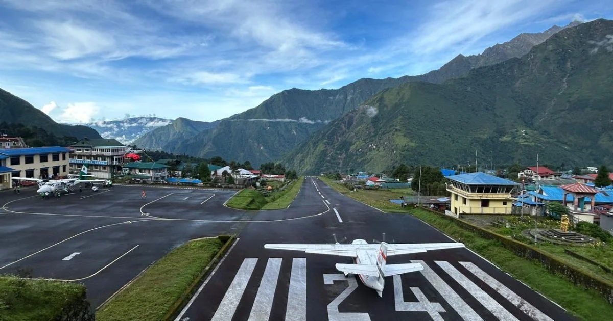 lukla airport plane takeoff