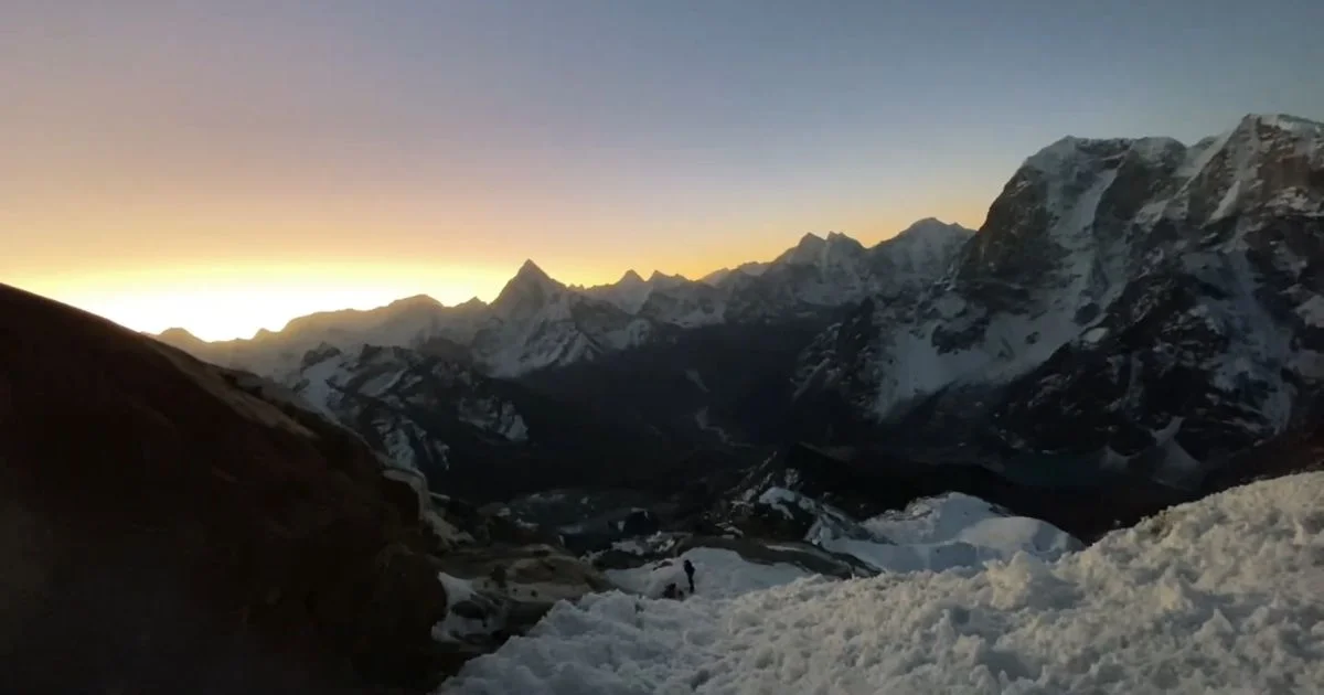 Morning view on the way to lobuche peak