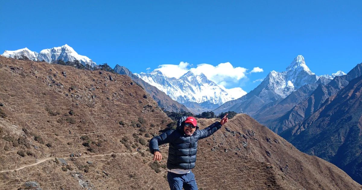 Mount Everest and amadamlam with other mountains
