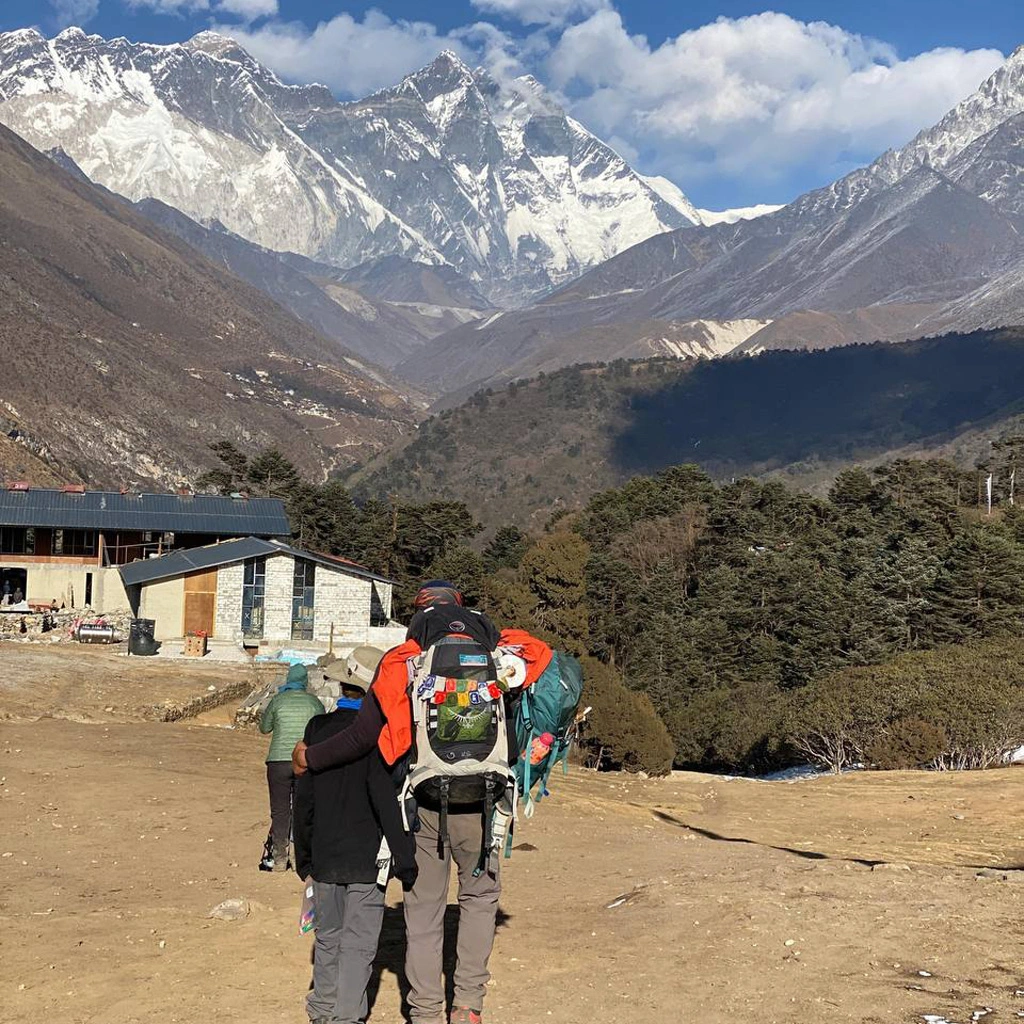Travelling kids to the everest base camp