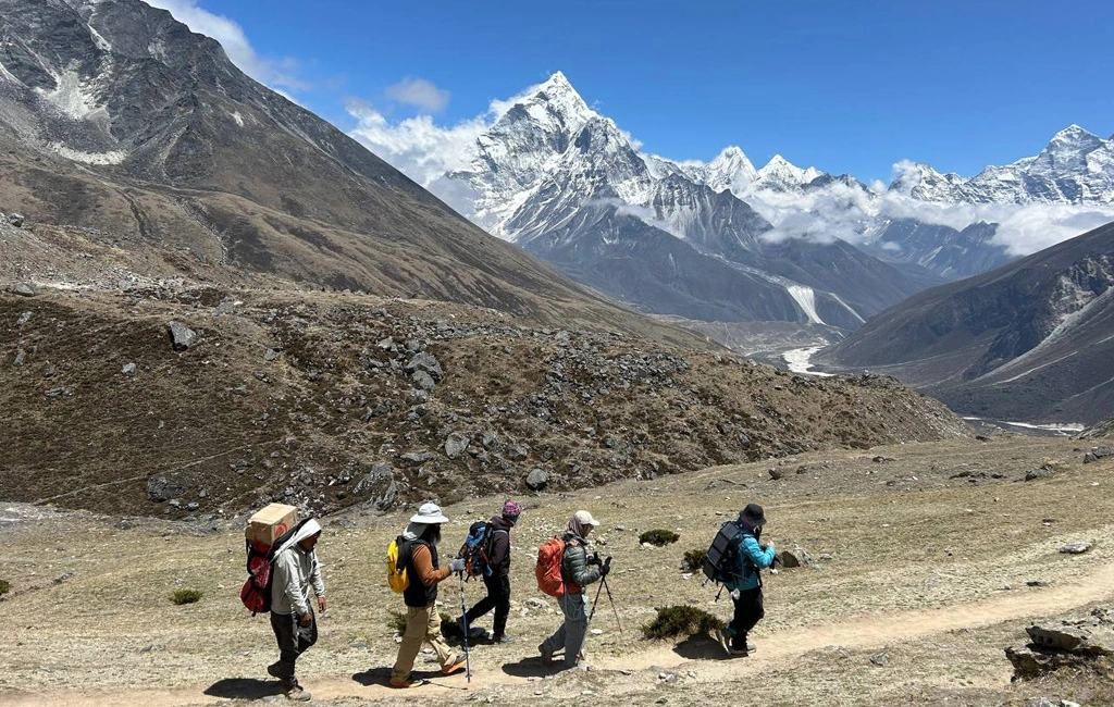 on the way to mt everest base camp